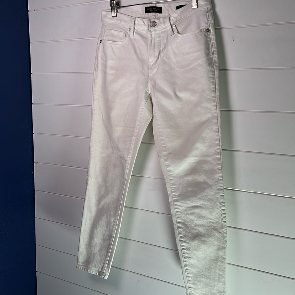 Banana Republic skinny 27P white jeans. A45
